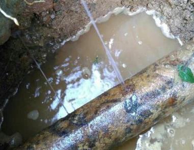 滨湖楼顶渗水维修公司分享下地暖漏水的原因及检测方法。